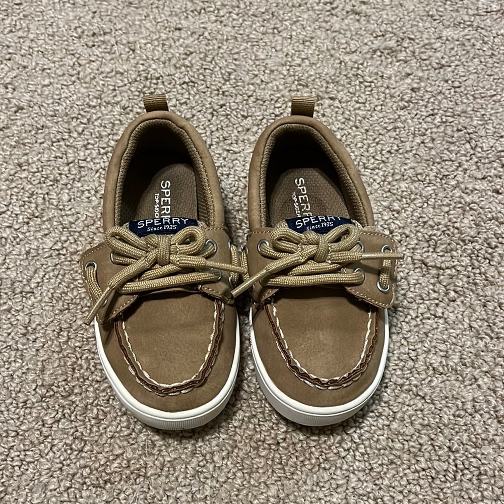 Velcro Toddler Sperry’s!